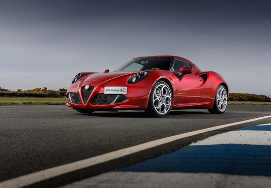 Alfa Romeo 4C: La Supercar Italiana su una T-Shirt Esclusiva!