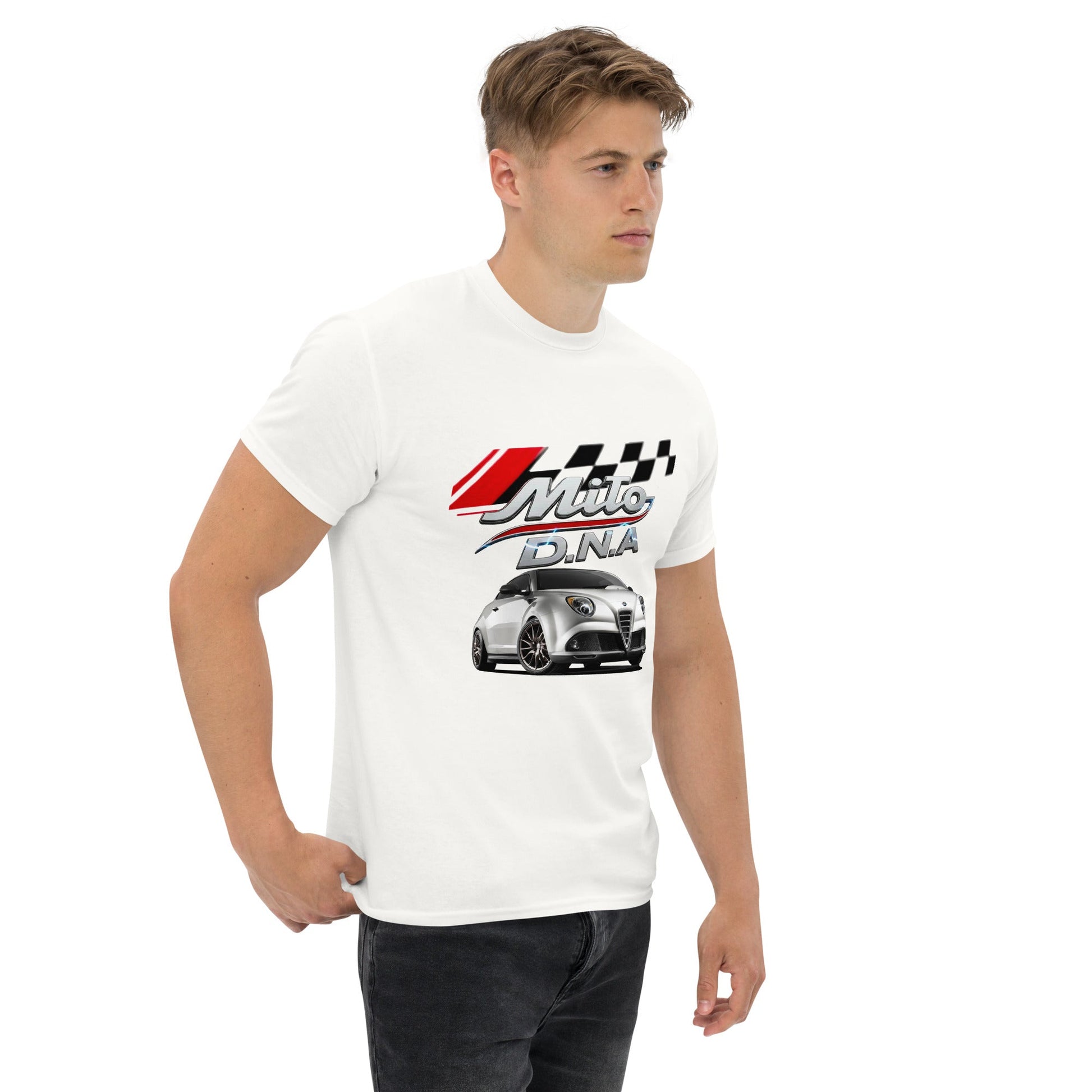 Maglietta Alfa Romeo Mito DNA | T-shirt dedicata ai fan della mitica berlina sportiva